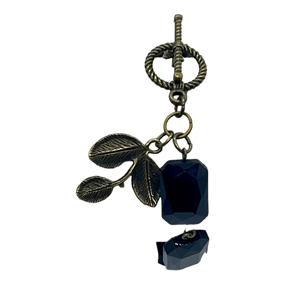 ✨2 for $25✨ Handmade bracelet black glass beads, bronze leaves, toggle closure - Picture 2 of 3